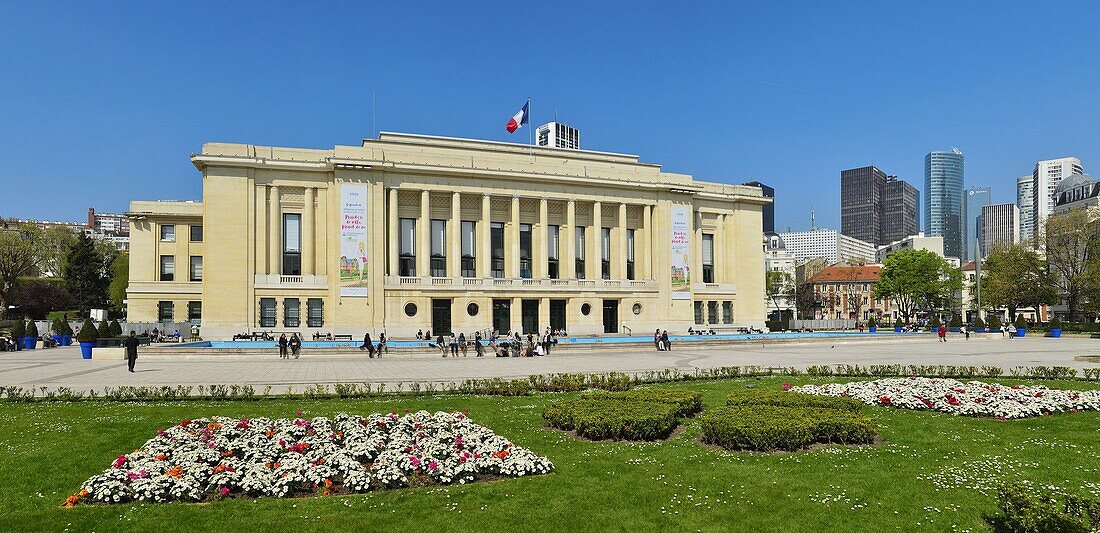 France, Hauts de Seine, Puteaux, Town Hall, building with Art Deco architecture, esplanade