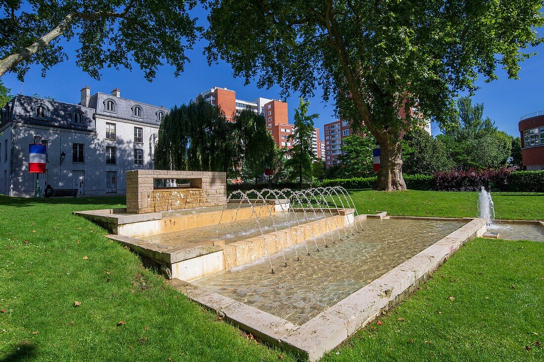 France, Hauts de Seine, Puteaux, Parc du Moulin