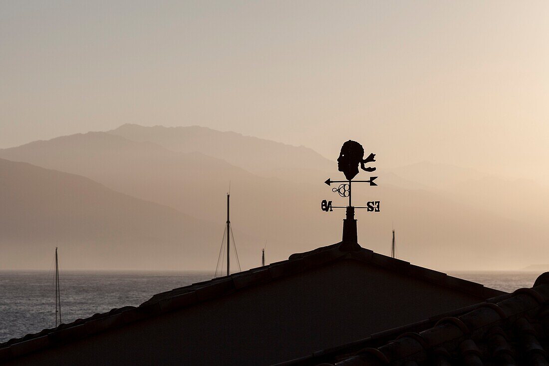 France, Corse du Sud, Campomoro, Moor's head on the roof of a house