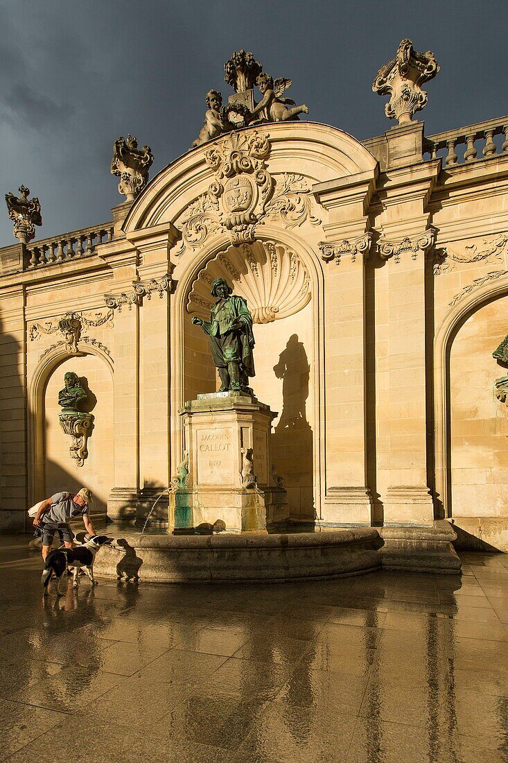 Frankreich, Meurthe et Moselle, Nancy, Statue von Jacques Callot auf dem Place Vaudemont in der Nähe des Stanislas-Platzes (ehemaliger königlicher Platz), erbaut von Stanislas Leszczynski, König von Polen und letzter Herzog von Lothringen im 18. Jahrhundert, von der UNESCO zum Weltkulturerbe erklärt,