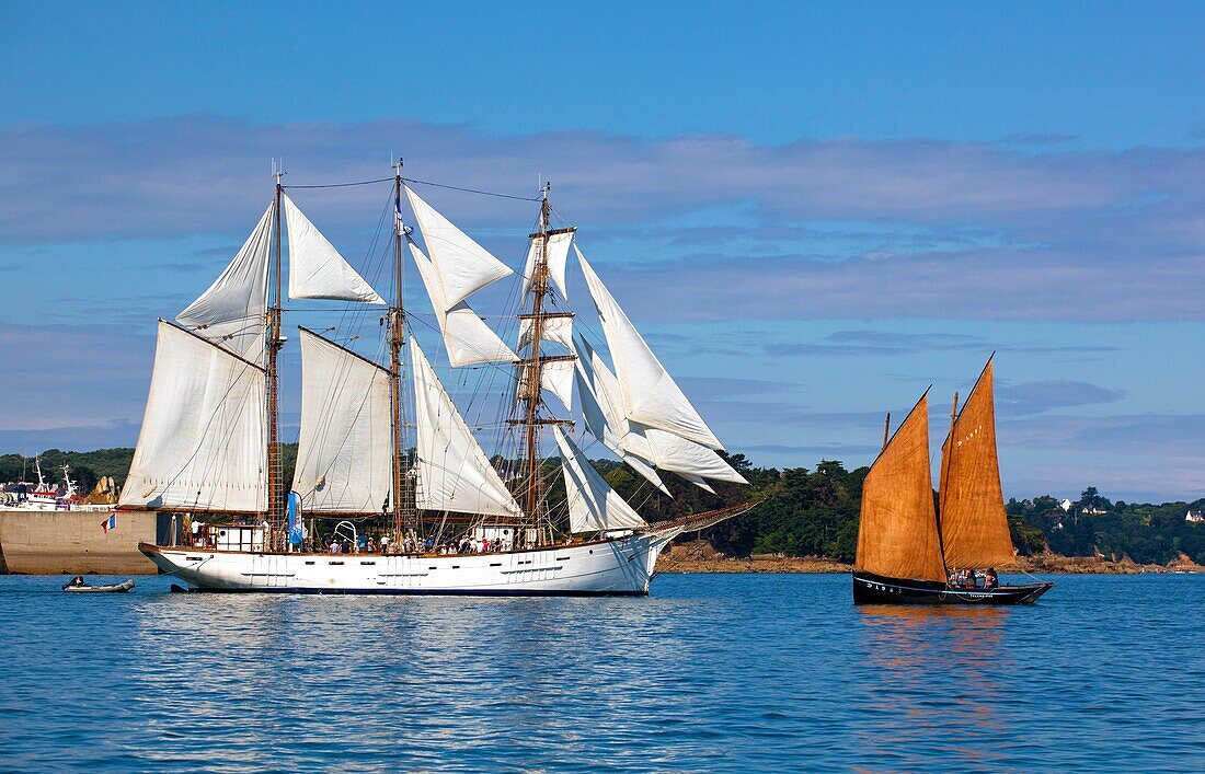 France, Finistere, Douarnenez, Festival Maritime Temps Fête, Marité, traditional sailboat on the port of Rosmeur