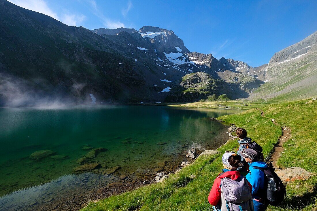 Frankreich, Isere, Venosc, See und Gipfel der Muzelle