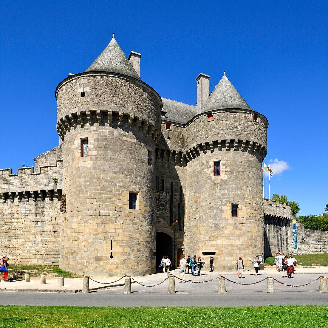 France, Loire Atlantique, Parc Naturel Regional de la Briere (Briere Natural Regional Park), Presqu'ile de Guerande (Guerande's Peninsula), Guerande, fortifications surrounding the city, Porte St Michel (St Michel gate)