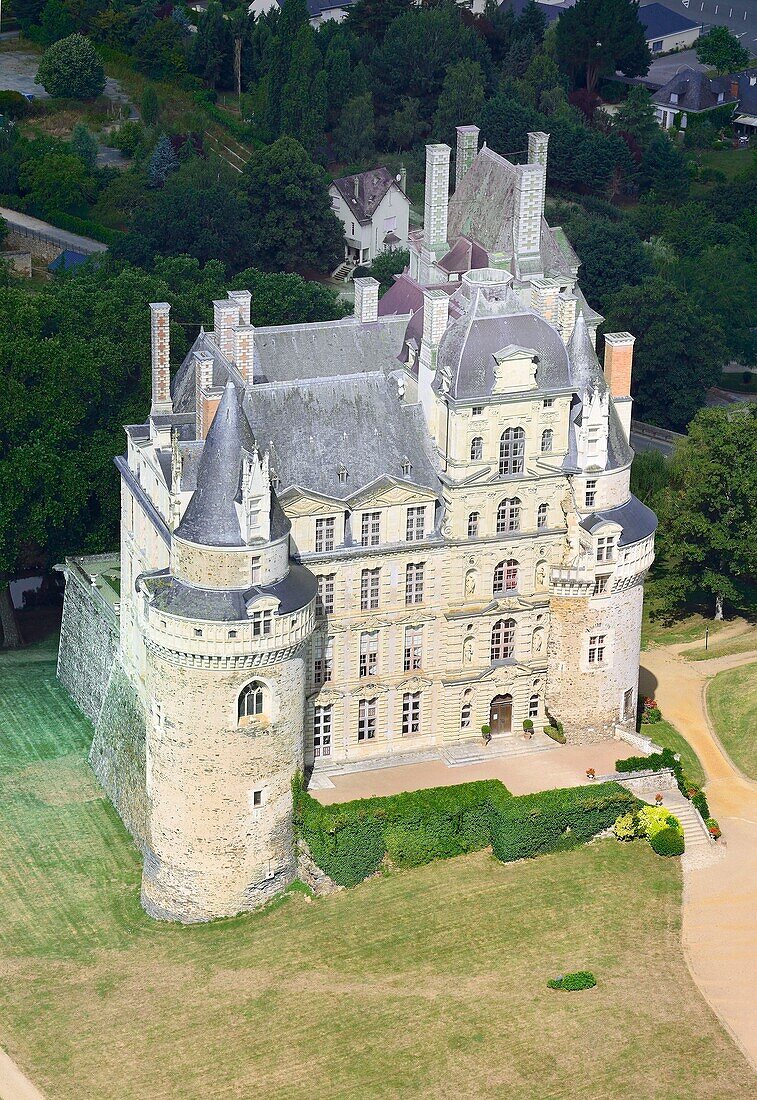 Frankreich, Maine et Loire, Brissac Quince, Chateau de Brissac (Luftaufnahme)