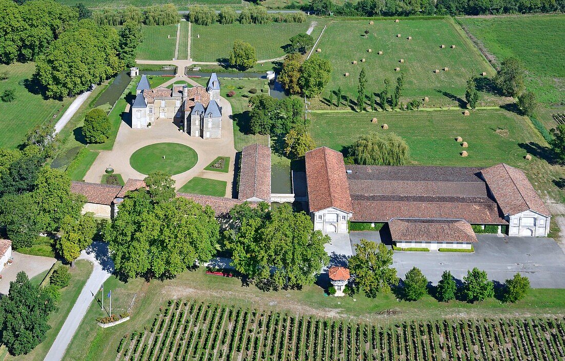 Frankreich, Gironde, Margaux, Chateau d'Issan, 3. Wachstum Margaux (Luftaufnahme) Referenz :