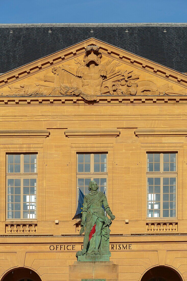 Frankreich, Moselle, Metz, Place d'Armes (Wappenplatz), Standbild von General Fabert, Gouverneur des ehemaligen Principaute de Sedan im Jahre 1641, der sich während des 30-jährigen Krieges einen Namen machte, als er Stenay 1654 belagerte