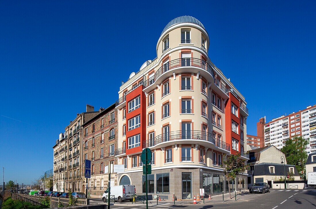France, Hauts de Seine, Puteaux, neo-Haussmannian architecture building
