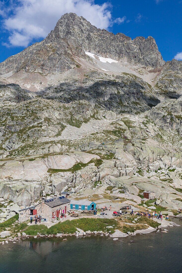 France, Pyrenees-Atlantiques, Fabreges, lake and refuge of Arremoulit, in the background, the Palas peak