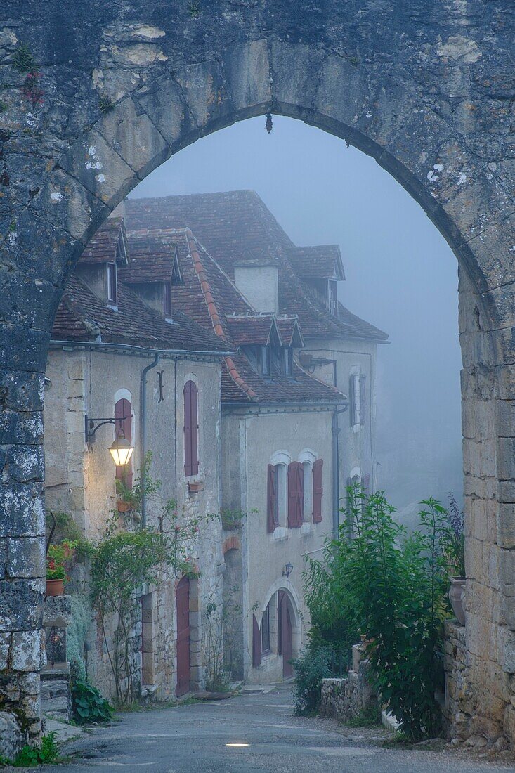 Frankreich, Quercy, Lot, Saint Cirq Lapopie, als eines der schönsten Dörfer Frankreichs bezeichnet, Tor von Roque