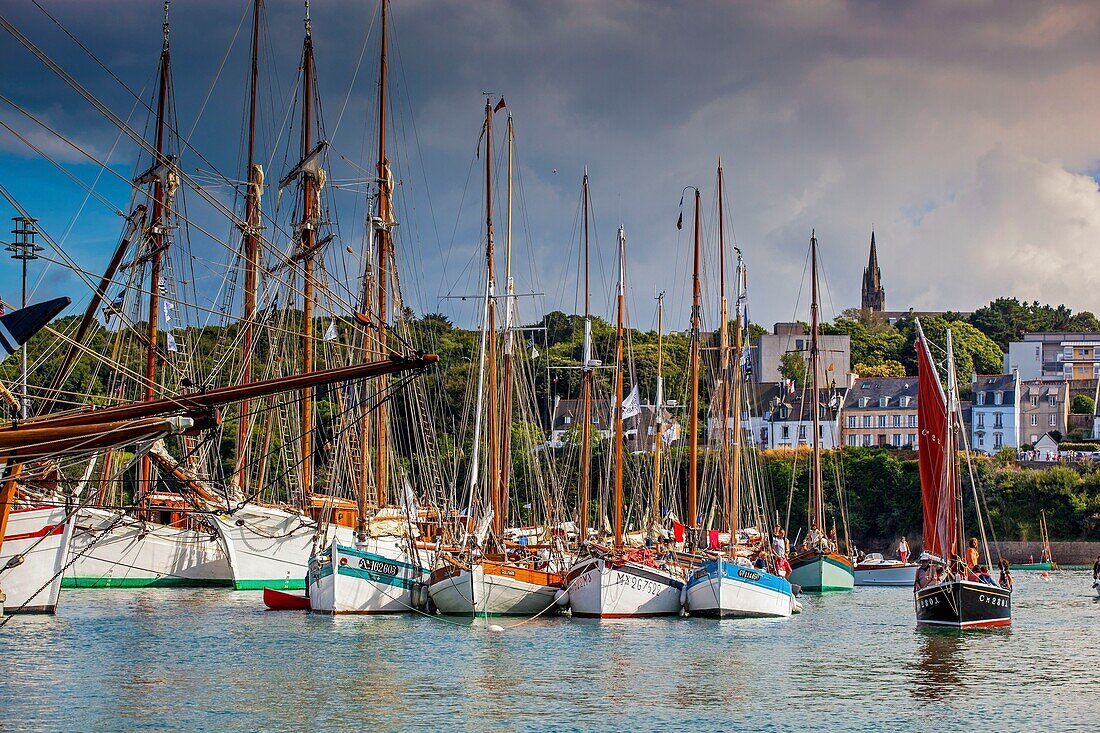 France, Finistere, Douarnenez, Festival Maritime Temps Fête, sailboats and old rigging on the port of Rosmeur
