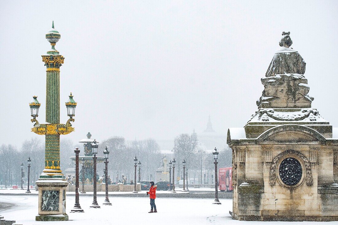 Frankreich, Paris, der Place de la Concorde unter dem Schnee