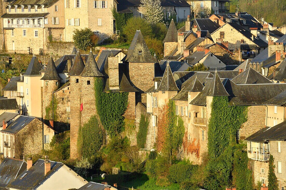 Frankreich, Correze, Vezere-Tal, Limousin, Uzerche, mit dem Titel Les Plus Beaux Villages de France (Die schönsten Dörfer Frankreichs)