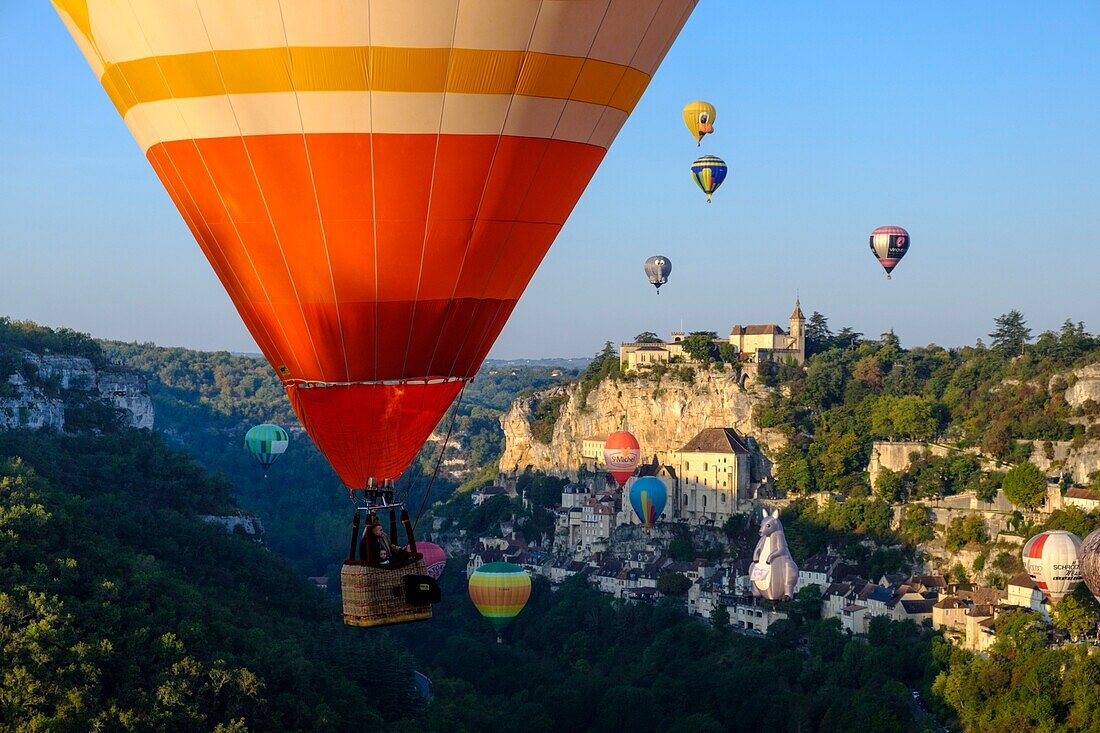 France, Haut Quercy, Lot, Rocamadour, stop on Saint Jacques de Compostelle pilgrimage, Hot air balloon festival