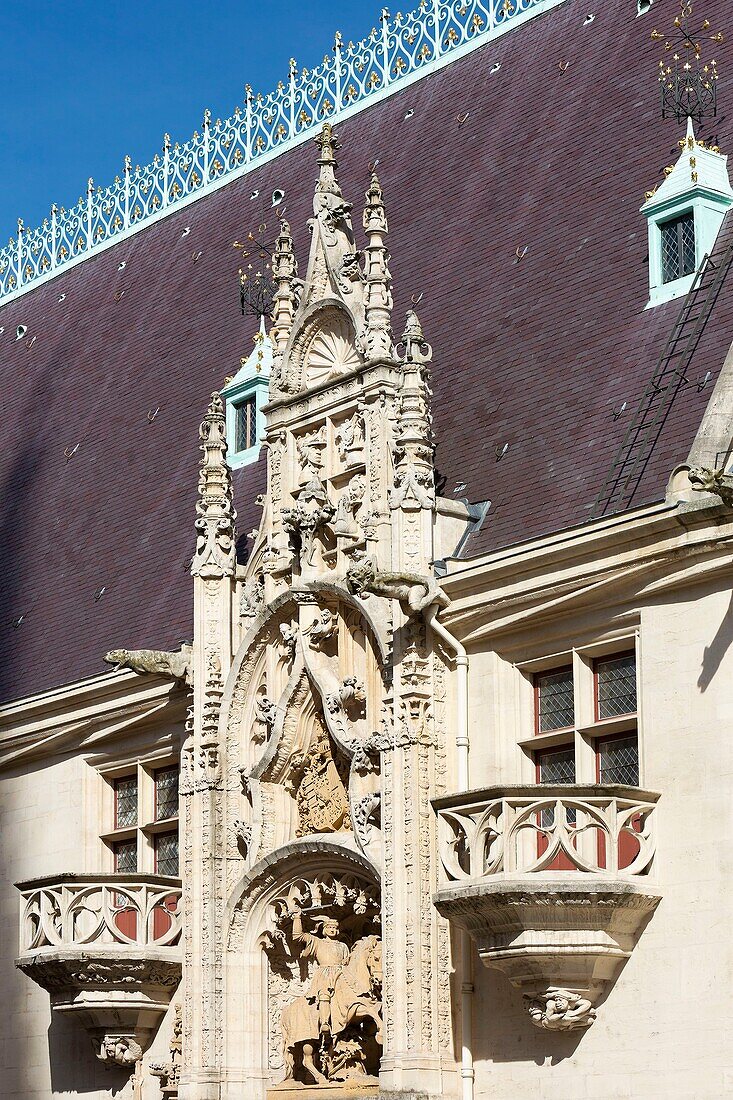 France, Meurthe et Moselle, Nancy, the Palais des Ducs de Lorraine (palace of the Dukes of Lorraine) now the Musee Lorrain, equidian statue of Duke Antoine de Lorraine