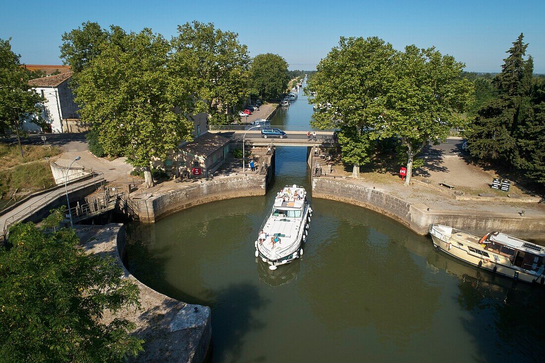 Frankreich, Hérault, Agde, Canal du Midi, von der UNESCO zum Weltkulturerbe erklärt, Hafen der Rundschleuse