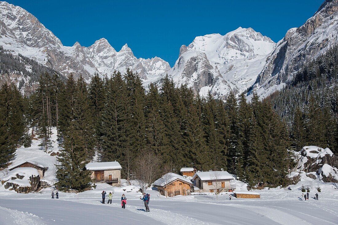 France, Savoie, Massif de la Vanoise, Pralognan La Vanoise, National Park, on the tracks of walk and cross country skiing the hamlet of Cholliere