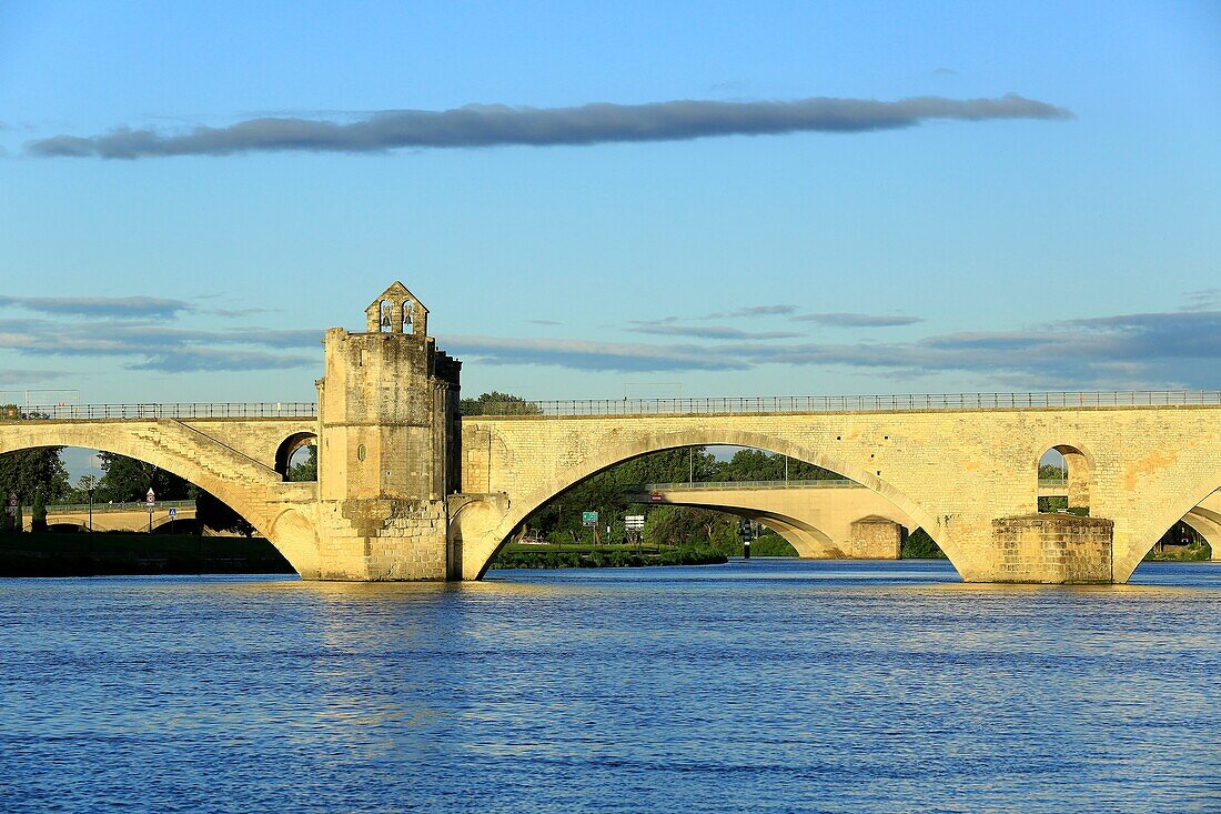 Frankreich, Vaucluse, Avignon, die Brücke Saint Benezet (XII Jahrhundert) über die Rhone, die zum Weltkulturerbe der UNESCO gehört