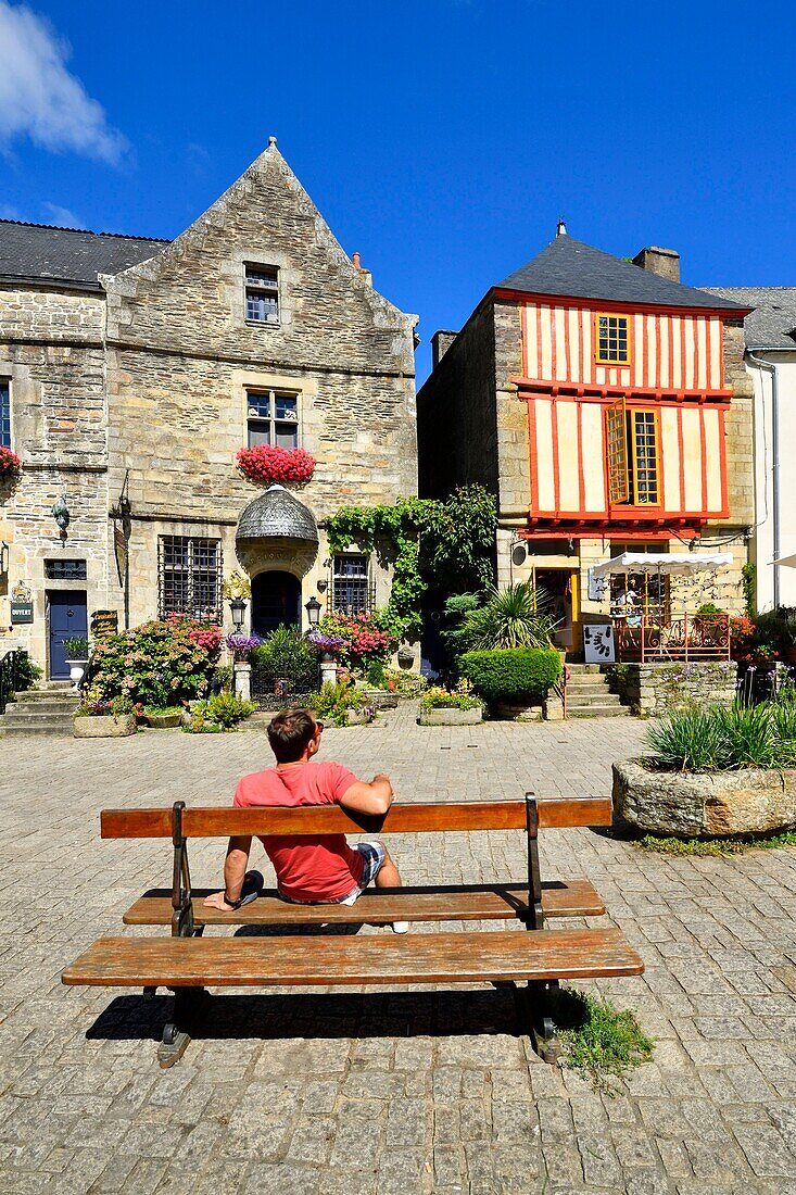 France, Morbihan, Rochefort en Terre, labelled les plus beaux villages de France (The Most Beautiful Villages of France), Place du Puits