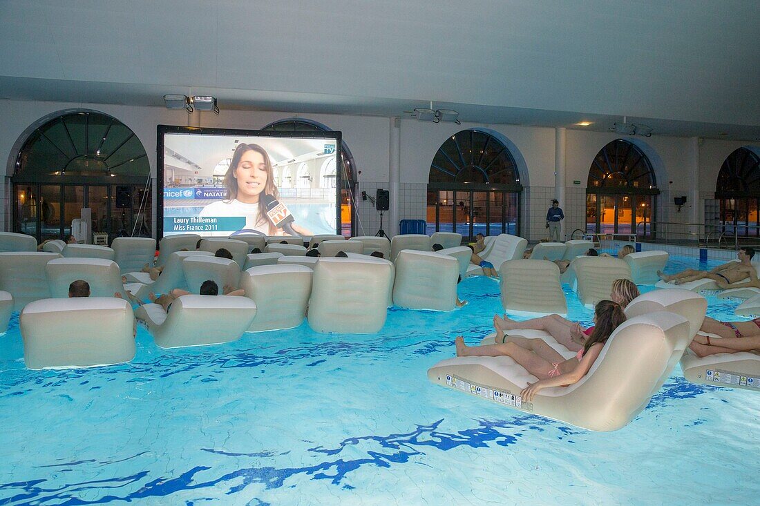 France, Hauts de Seine, Puteaux, Cine Piscine, screening of a film in the swimming pool