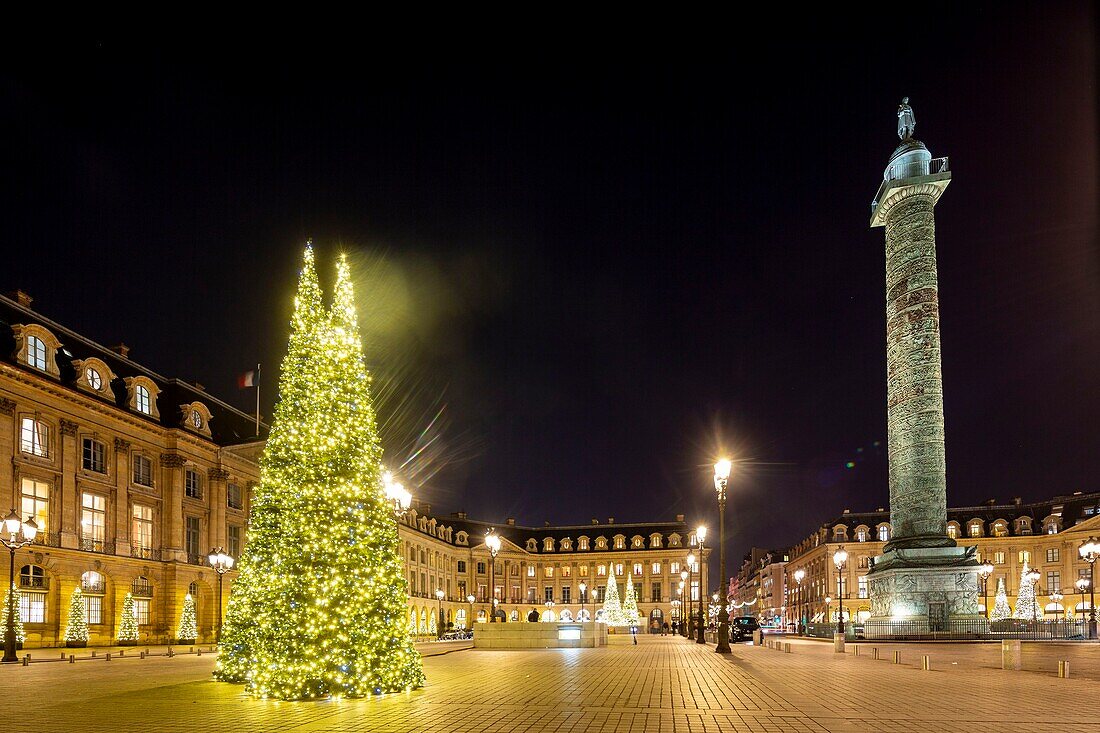 Frankreich, Paris, Place Vendome zur Weihnachtszeit