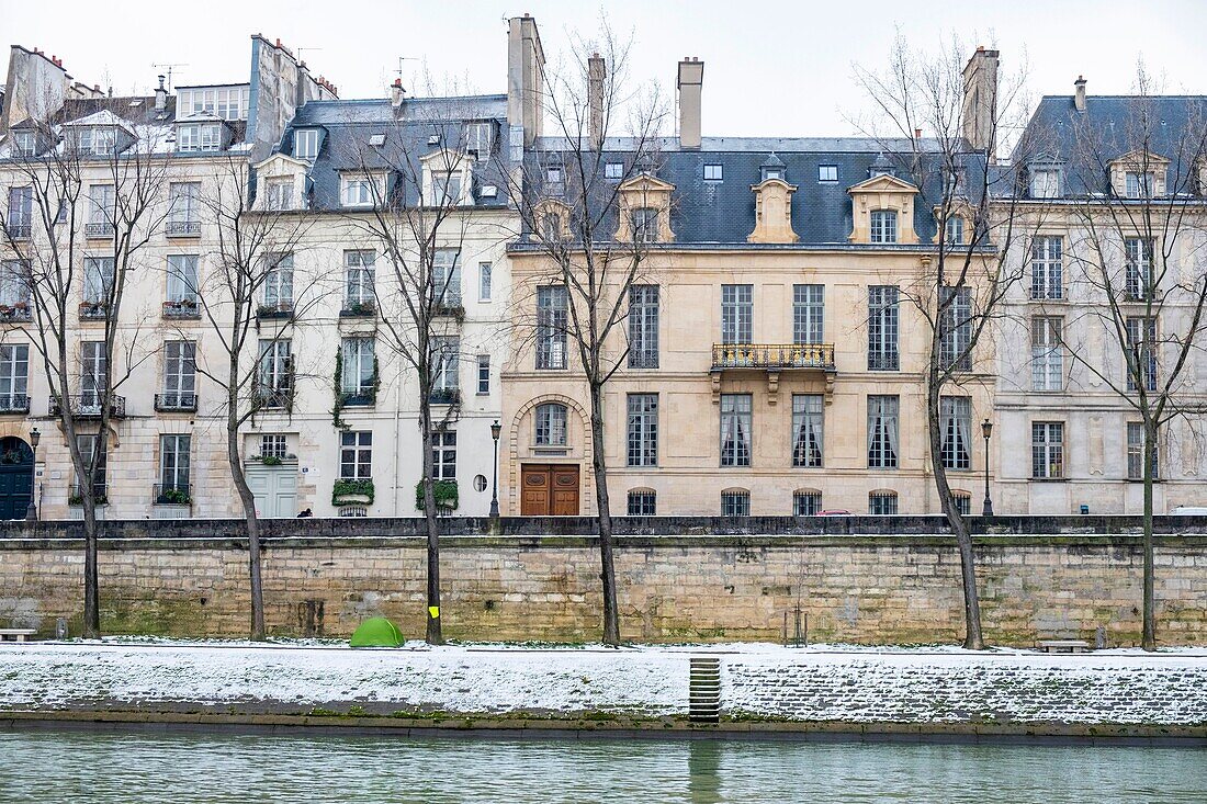 Frankreich, Paris, die Ufer der Seine, von der UNESCO zum Weltkulturerbe erklärt, die Insel Saint Louis unter dem Schnee