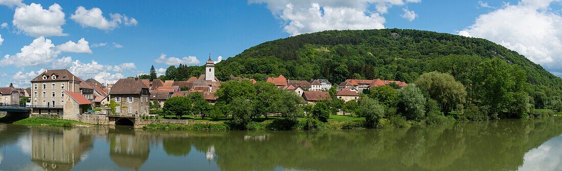 France, Doubs, Baumes Les Dames, veloroute euro bike 6, panoramic vew of the village of Clerval and the river Doubs