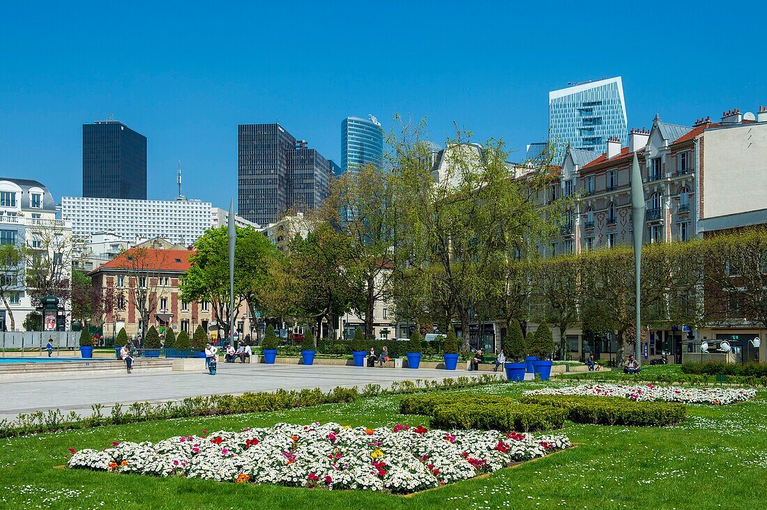 Frankreich, Hauts de Seine, Puteaux, Rathaus, Esplanade und La Défense