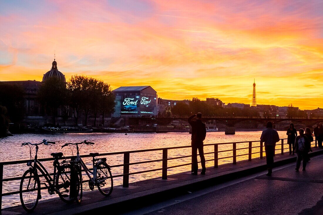 France, Paris, sunset on the Seine