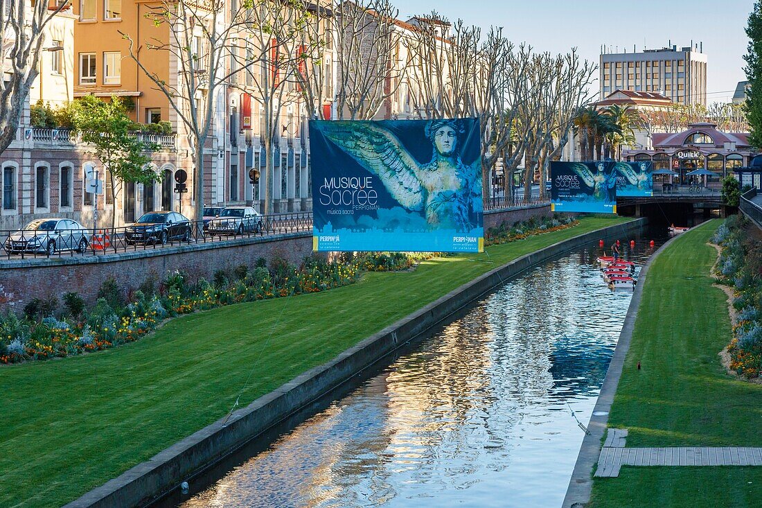 France, Pyrenees Orientales, Perpignan, city center, street scene in downtown