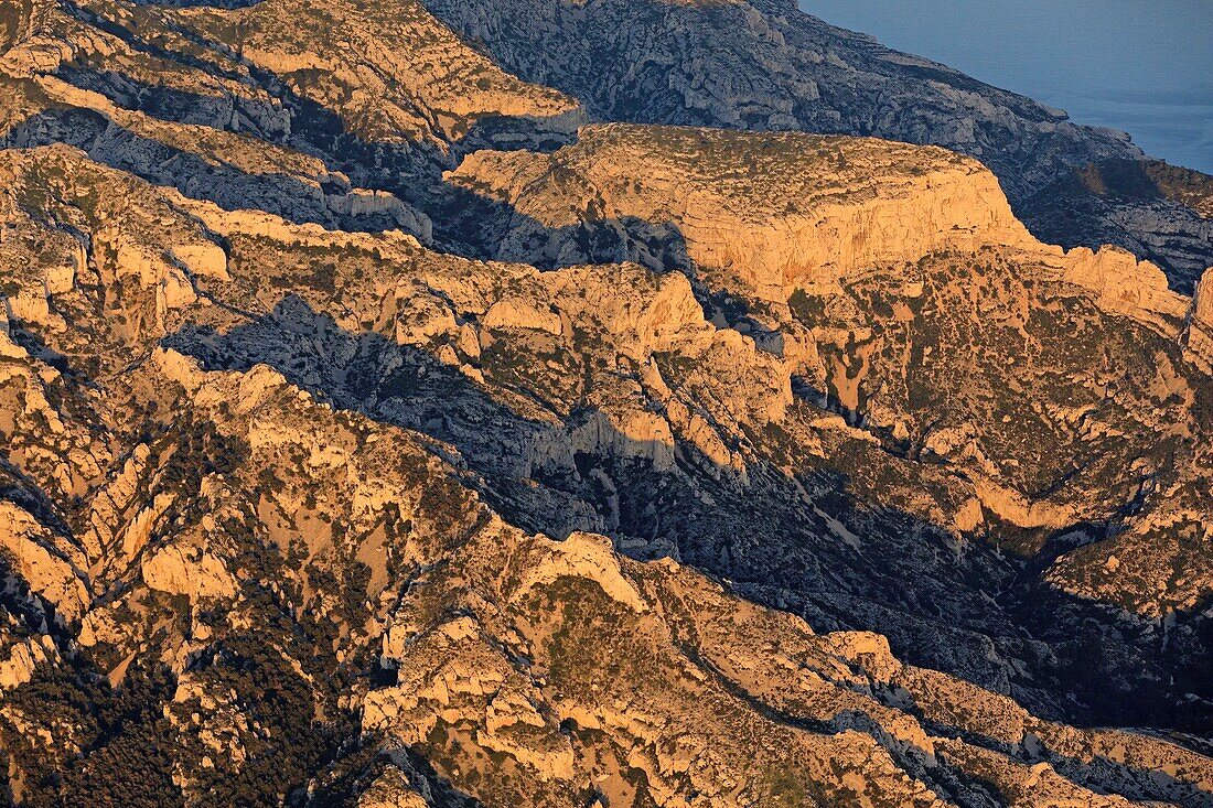 Frankreich, Bouches du Rhone, Calanques-Nationalpark, Marseille, 8. Bezirk, Stadtteil Les Goudes (Luftaufnahme)