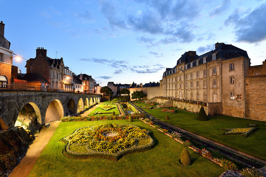 France, Morbihan, Gulf of Morbihan, Vannes, ramparts, l'Hermine Castle and garden