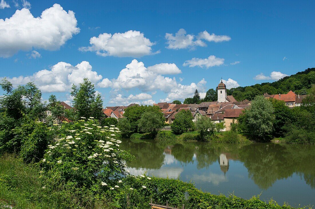 France, Doubs, Baumes Les Dames, veloroute euro bike 6, the village of Clerval and the river Doubs