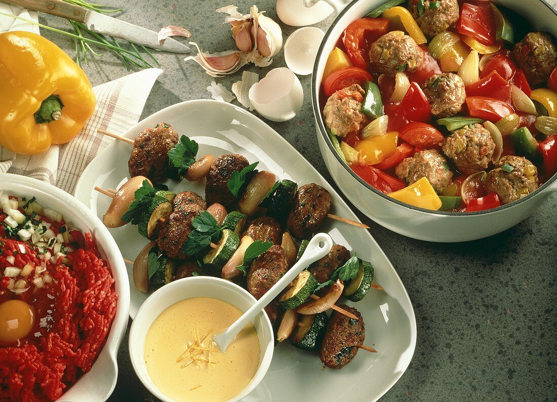 Mince kebabs with sauce, meatballs with peppers