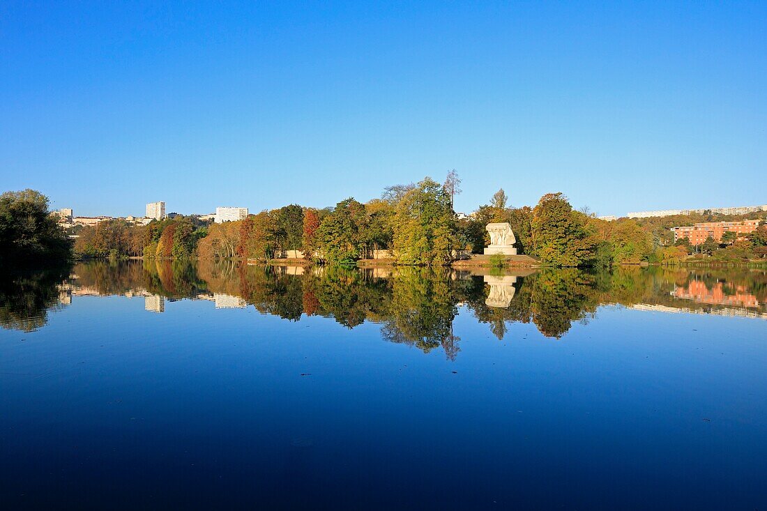 France, Rhône, Lyon, 6th district, La Tête d'Or district, Lac de la Tête d'Or lake, Caluire and Cook in the background