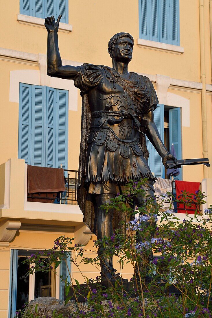 Frankreich, Var, Frejus, Forum Julii, Statue von Julius Agricola, römischer Feldherr, geboren in Frejus (um das Jahr 40)