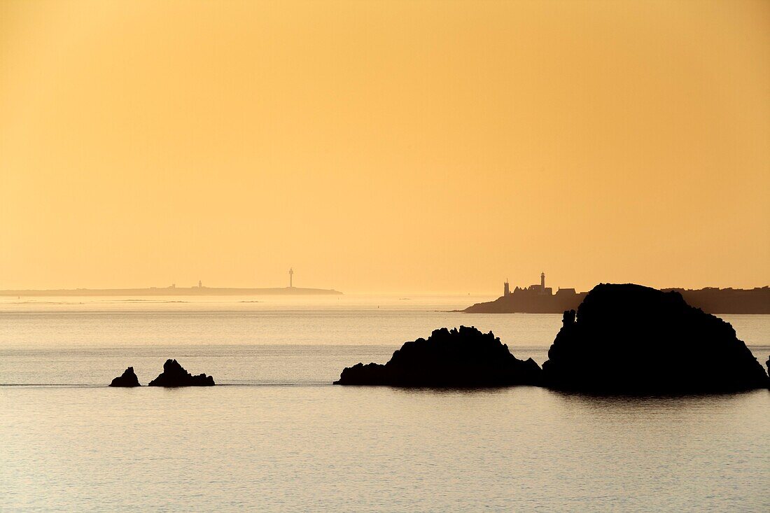 Frankreich, Finistere, Regionaler Naturpark Armoric, Camaret sur Mer, Kap Penhir, Sonnenuntergang am Kap Pen Hir