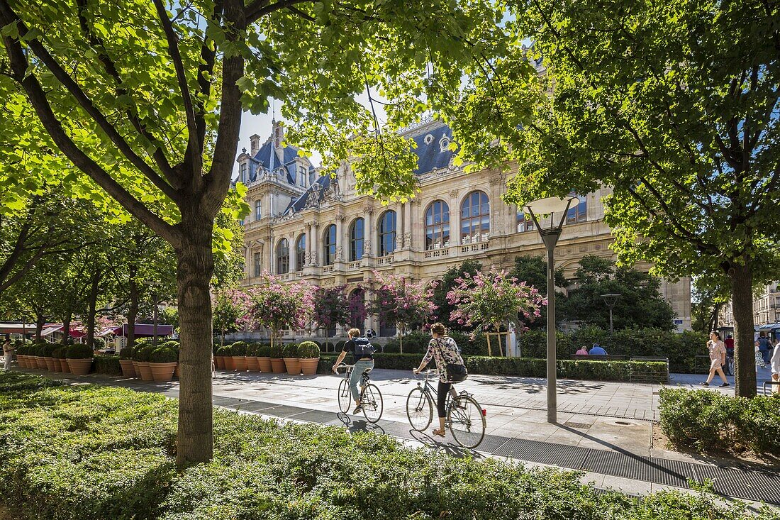 Frankreich, Rhône, Lyon, historische Stätte, die von der UNESCO zum Weltkulturerbe erklärt wurde, die Rue de la Republique und der Palais de la Bourse, Industrie- und Handelskammer