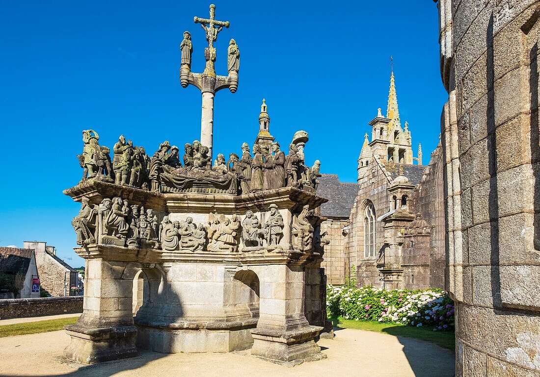 France, Finistere, Guimiliau, Guimiliau Parish close around Saint Miliau church dates from the 16th and 17th centuries, church and calvary