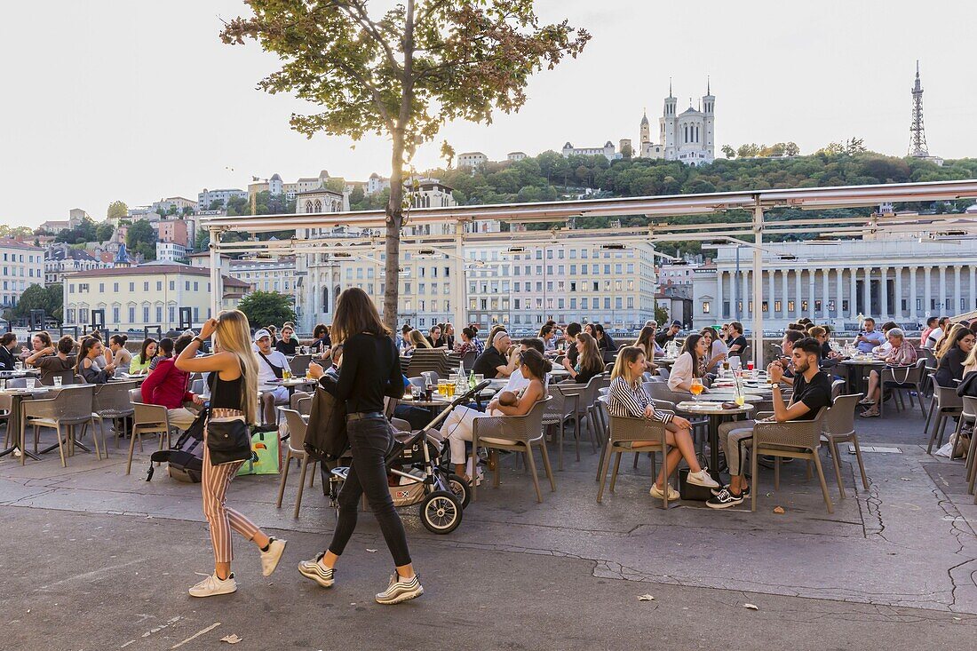France, Rhone, Lyon, the Presqu'ile, historical site listed as World Heritage by UNESCO, quay of the river Saone with a view of the Law court, the cathedral Saint Jean and the basilica Notre Dame de Fourviere