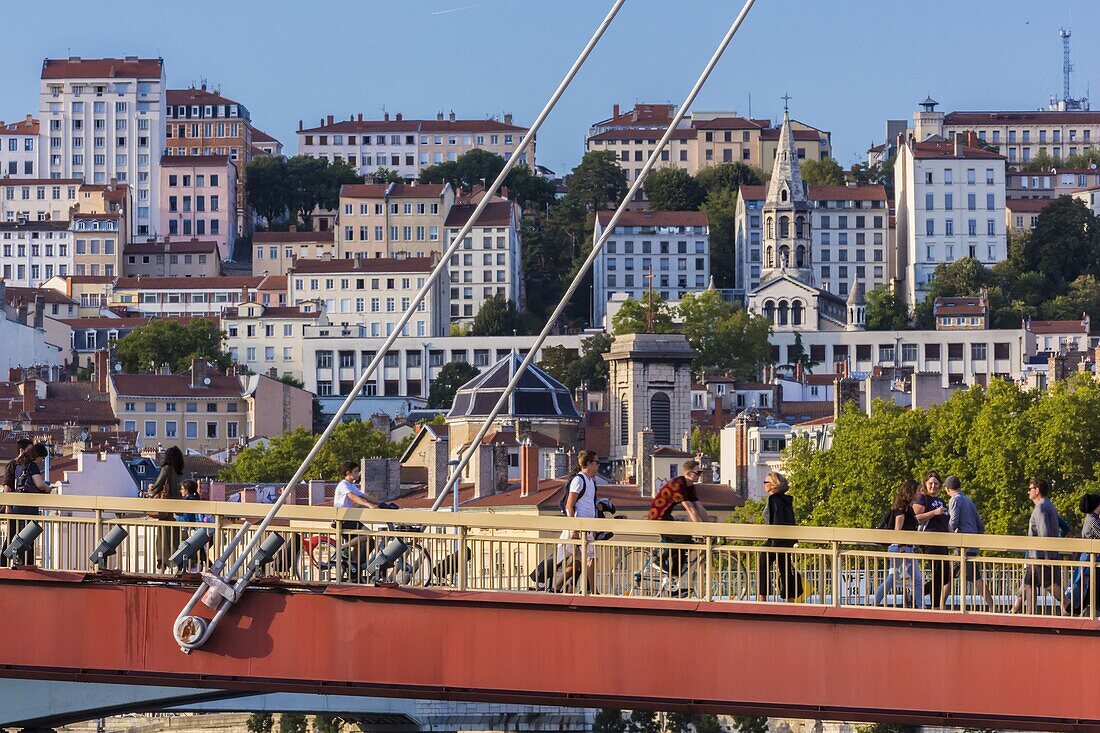 France, Rhone, Lyon, historical site listed as World Heritage by UNESCO, Vieux Lyon (Old Town), footbridge of the Palais de Justice on the Saone river connecting the Cordeliers district to the Vieux Lyon district with a view of the Croix-Rousse district and Bon-Pasteur church