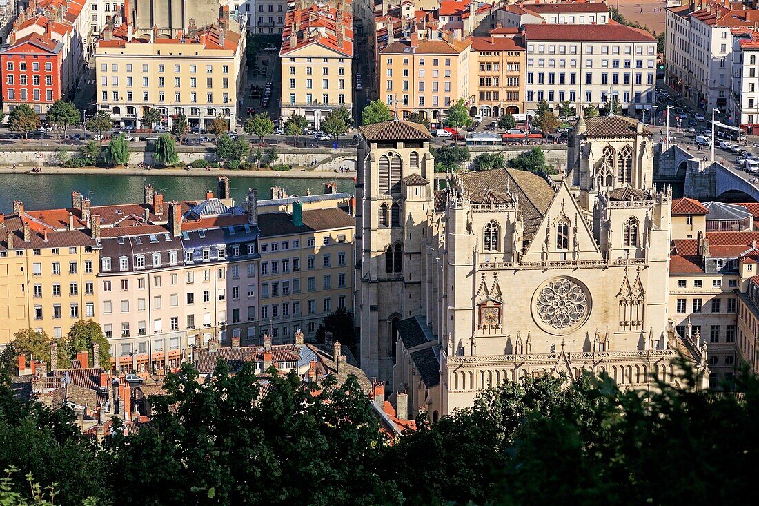 Frankreich, Rhone, Lyon, 5. Arrondissement, Altstadt von Lyon, historische Stätte, die von der UNESCO zum Weltkulturerbe erklärt wurde, La Saône, Kathedrale Saint Jean-Baptiste (12. Jh.), denkmalgeschützt