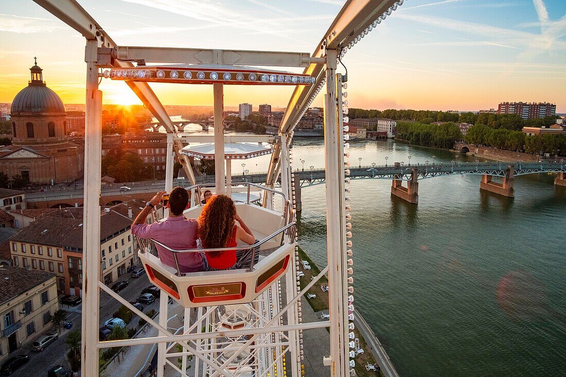 France, Haute Garonne, Toulouse, view of the Garonne from the Grande Roue