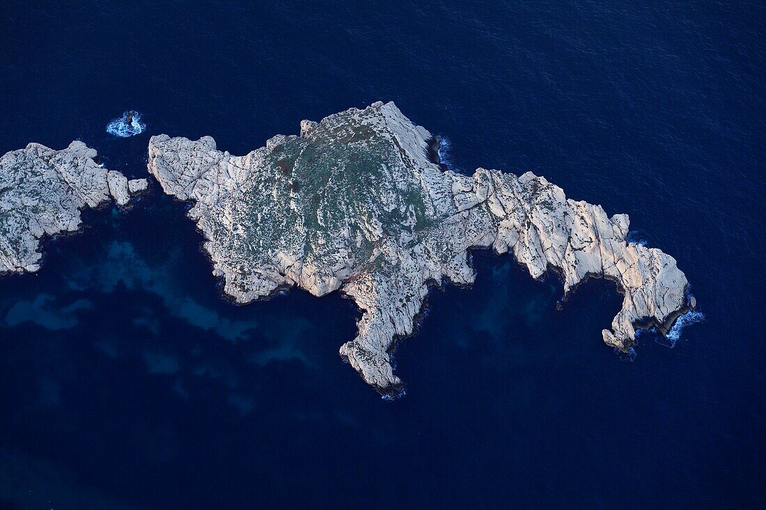 Frankreich, Bouches du Rhone, Calanques-Nationalpark, Marseille, Naturschutzgebiet Riou-Archipel, Insel Jarron (Luftaufnahme)