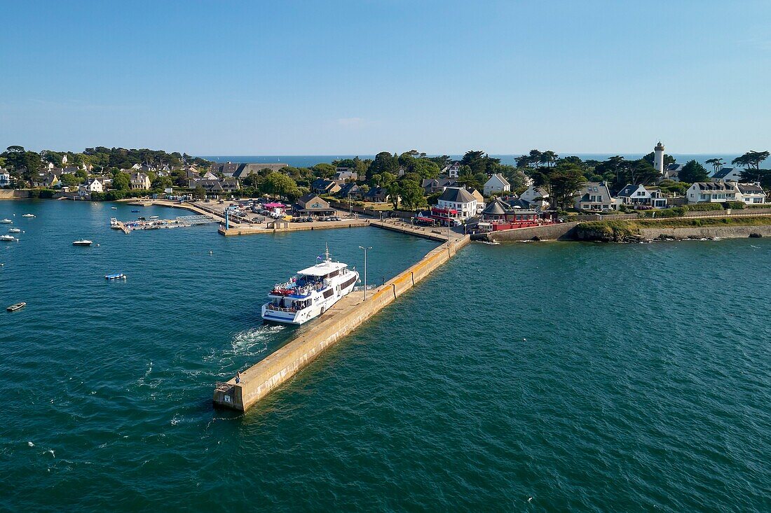 Frankreich, Morbihan, Golf von Morbihan, Regionaler Naturpark des Golfs von Morbihan, Bucht von Quiberon, Halbinsel Rhuys, Arzon, Port-Navalo, Fähre in der Einfahrt des Golfs von Morbihan in Port Navalo