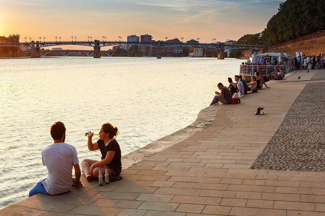 France, Haute-Garonne, Toulouse, listed at Great Tourist Sites in Midi-Pyrenees, quay of Garonne, scene of life on the quays of Garonne at sunset