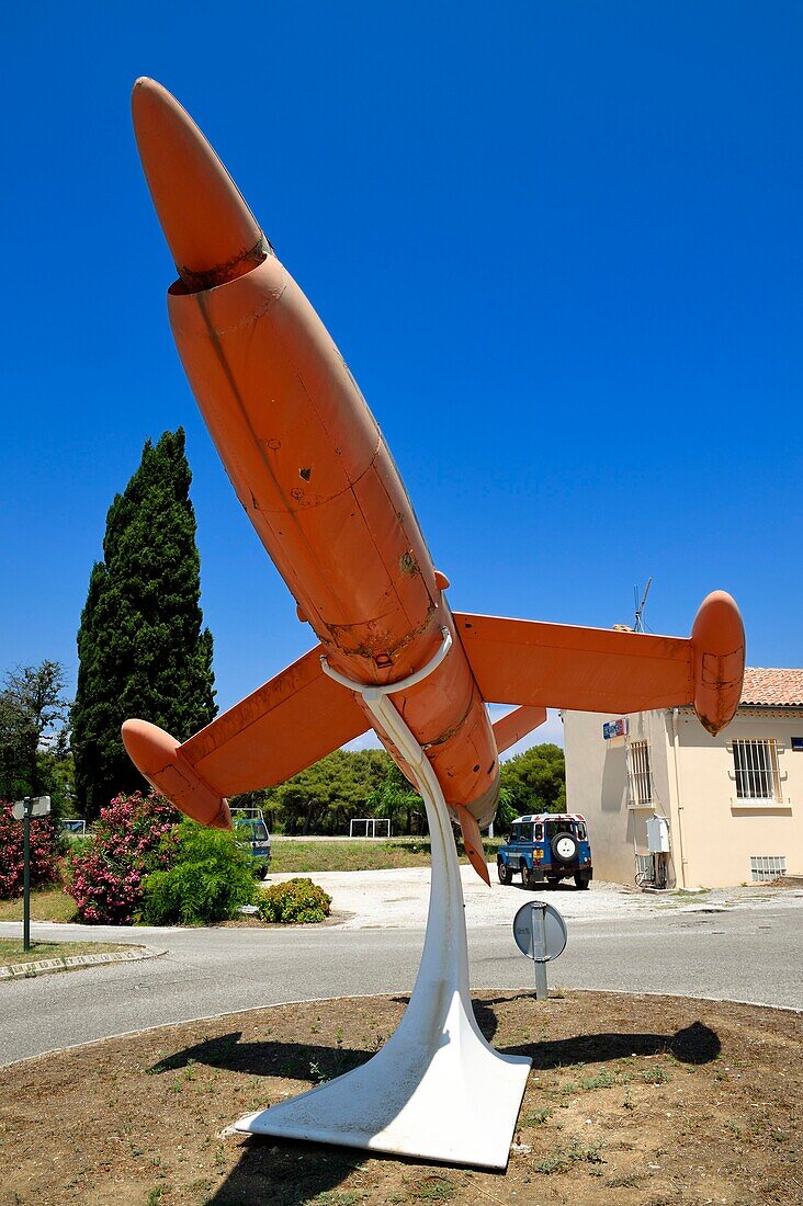 Frankreich, Var, Iles d'Hyeres, Parc national de Port Cros (Nationalpark von Port Cros), Insel Le Levant, Base Vie in der Militärzone, eines der ersten Ziele, die Raketen oder Flugzeuge simulieren