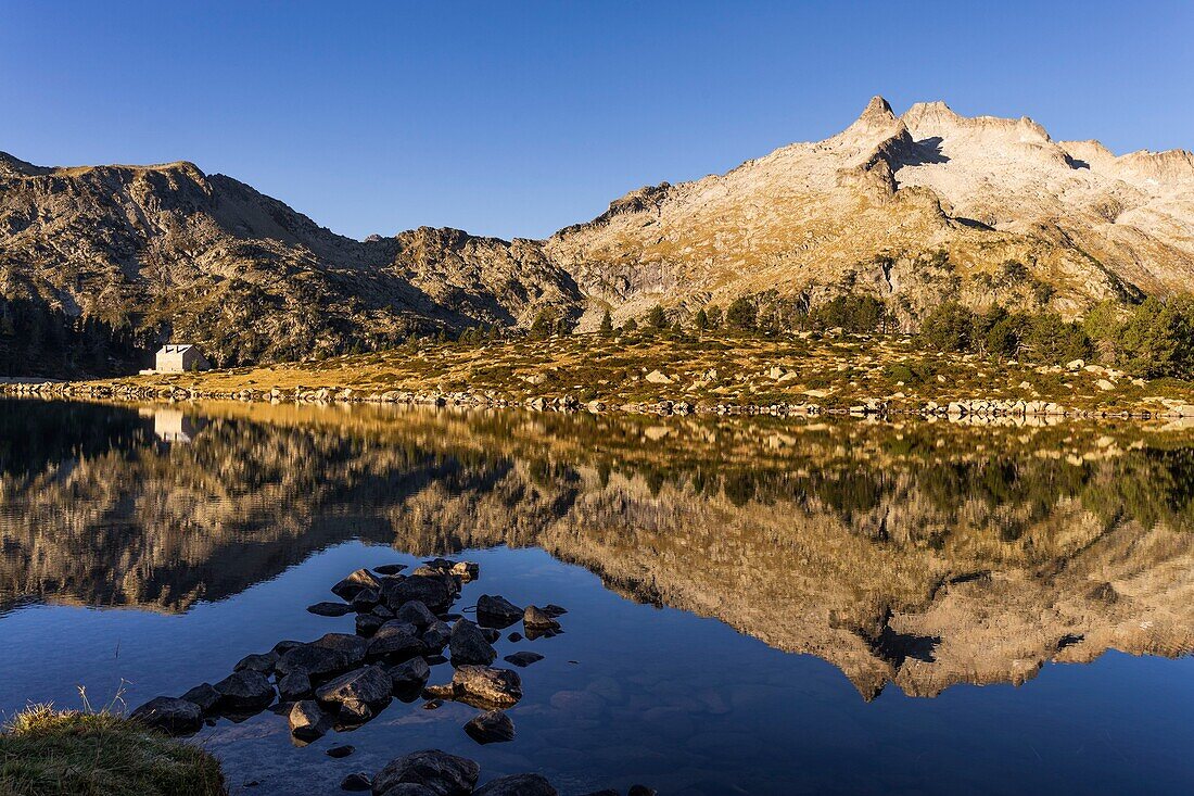 France, Hautes Pyrenees, Neouvielle Nature Reserve, Neouvielle massif (3091m) and Aumar Lake