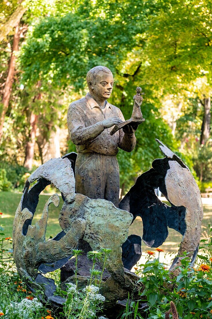 France, Haute Garonne, Toulouse, the Royal Garden, sculpture of Saint Exupery by Madeleine Tezenas