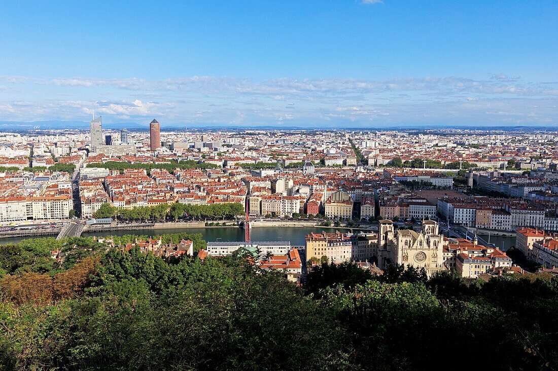 Frankreich, Rhone, Lyon, 5. Bezirk, La Saône, Kathedrale Saint Jean-Baptiste (12.), denkmalgeschützt, vom Fourvière-Platz aus