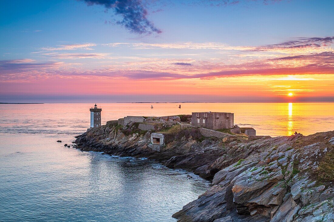 France, Finistere, Le Conquet, Kermorvan peninsula, Kermorvan lighthouse built in 1849